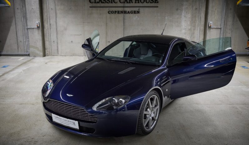 Aston Martin V8 Vantage full