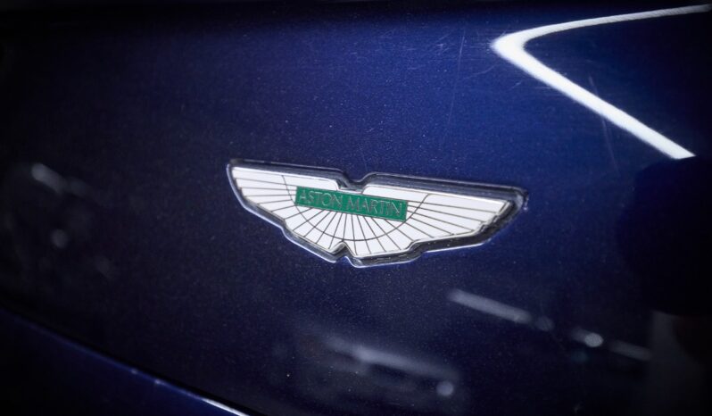 Aston Martin V8 Vantage full