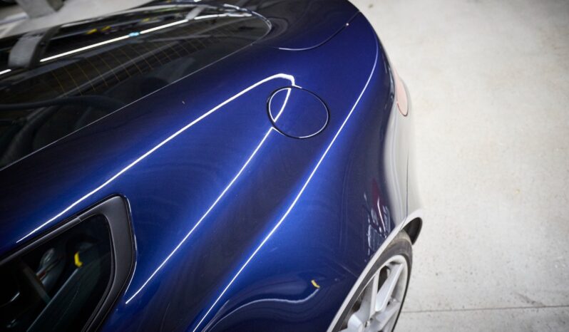 Aston Martin V8 Vantage full