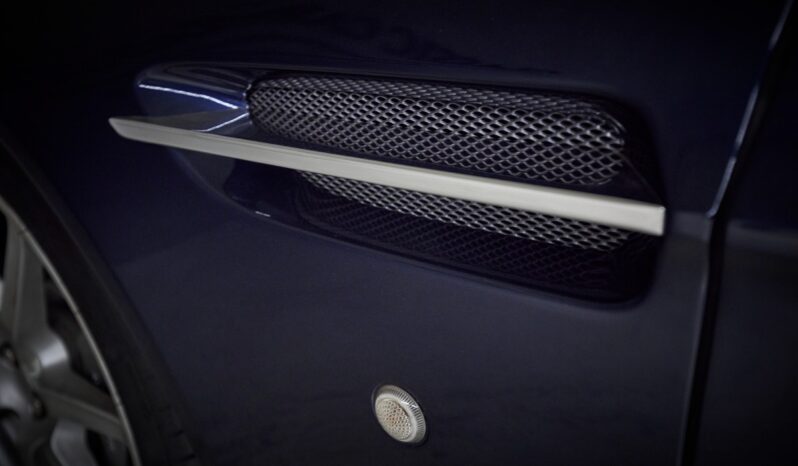 Aston Martin V8 Vantage full