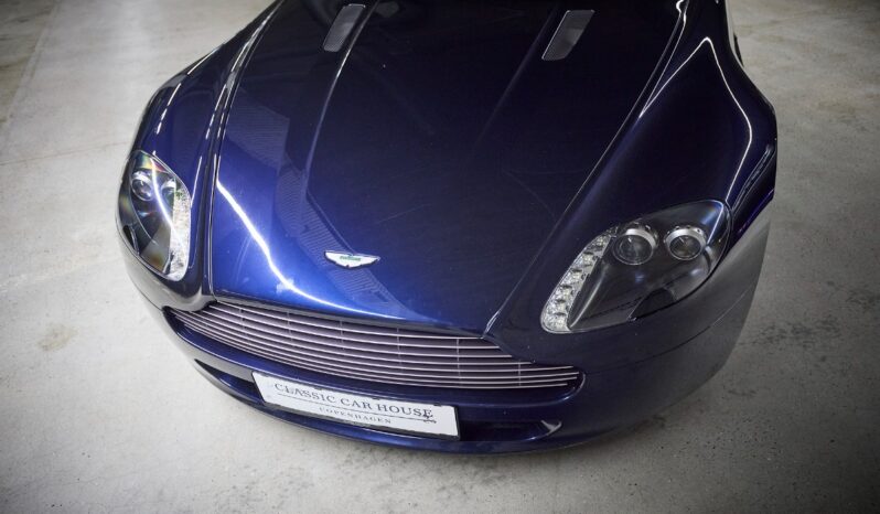 Aston Martin V8 Vantage full