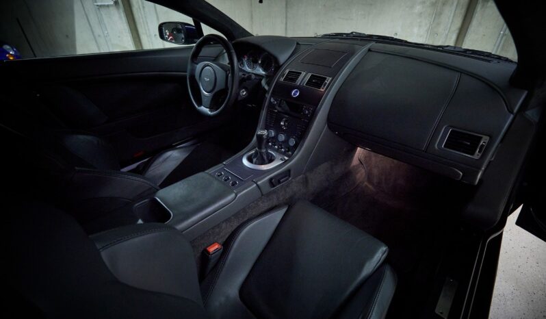 Aston Martin V8 Vantage full