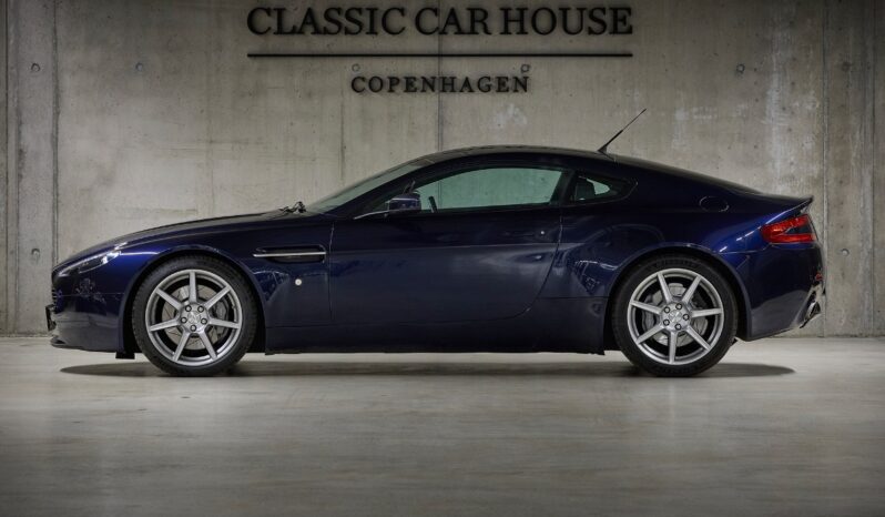 Aston Martin V8 Vantage full