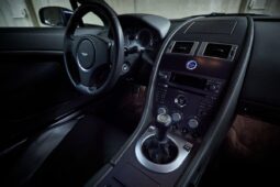 Aston Martin V8 Vantage full