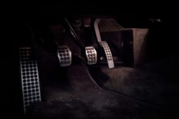 Aston Martin V8 Vantage full