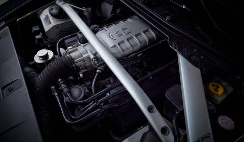 Aston Martin V8 Vantage full