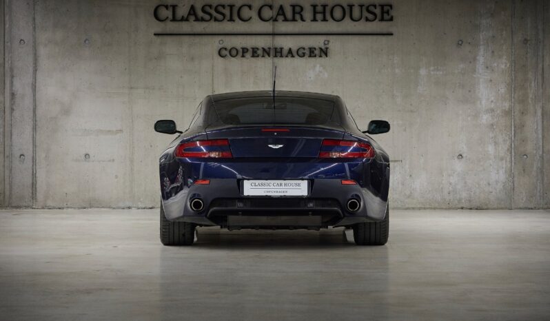 Aston Martin V8 Vantage full