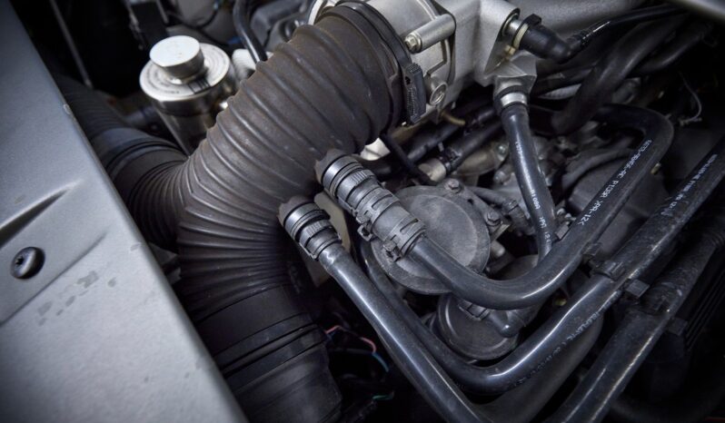 Aston Martin V8 Vantage full