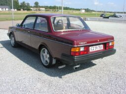 Volvo 200-Serie 242 turbo full