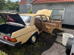 Mercedes-Benz 200-300 (W123) 230 E full