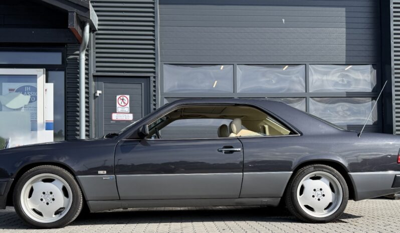 Mercedes-Benz 300 (W186) 300 CE Coupé full
