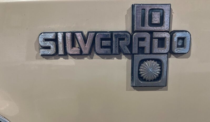 Chevrolet C10 C10 Silverado Pickup V8 full