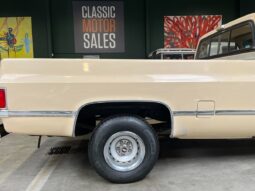 Chevrolet C10 C10 Silverado Pickup V8 full