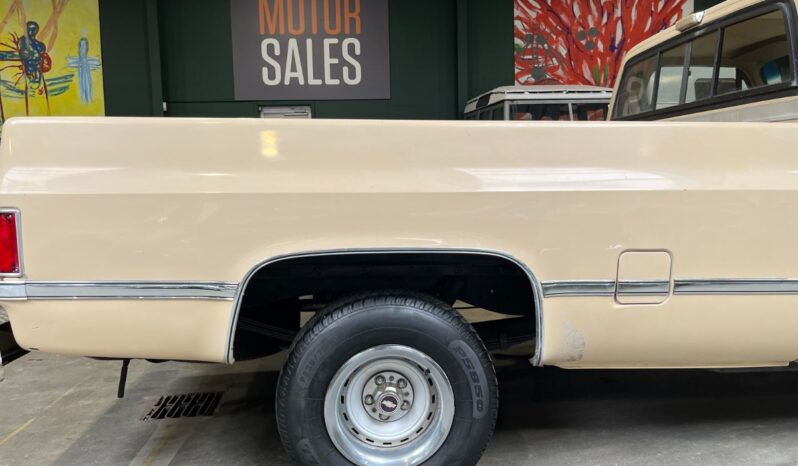 Chevrolet C10 C10 Silverado Pickup V8 full