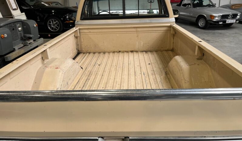 Chevrolet C10 C10 Silverado Pickup V8 full