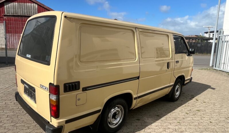 Toyota HiAce Hiace full