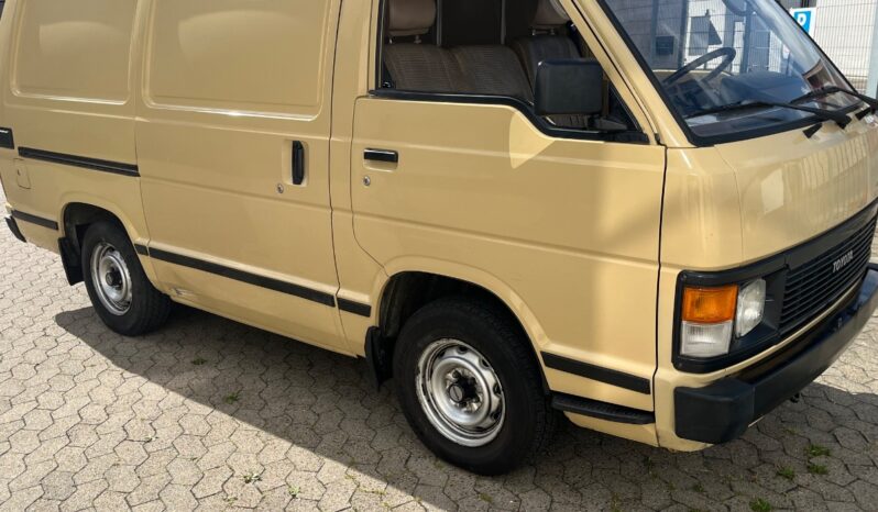 Toyota HiAce Hiace full