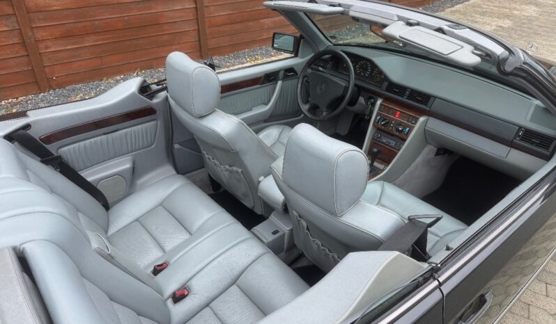 Mercedes-Benz E-Klasse (W124) cabriolet full