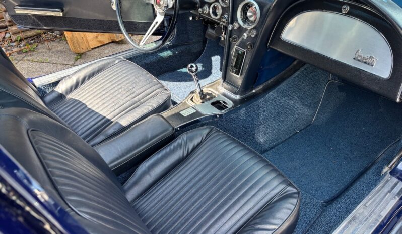 Chevrolet Corvette Sting Ray Coupe full