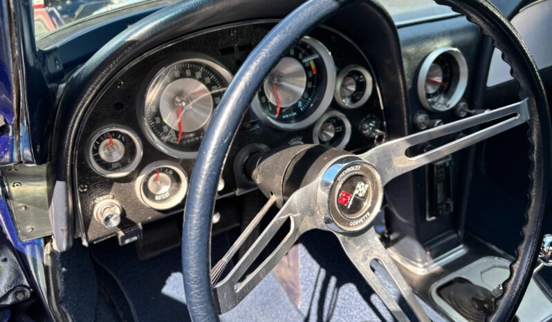 Chevrolet Corvette Sting Ray Coupe full