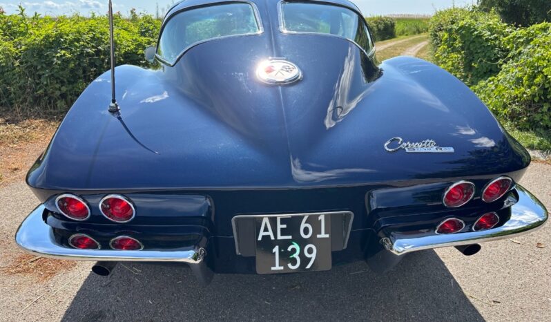 Chevrolet Corvette Sting Ray Coupe full