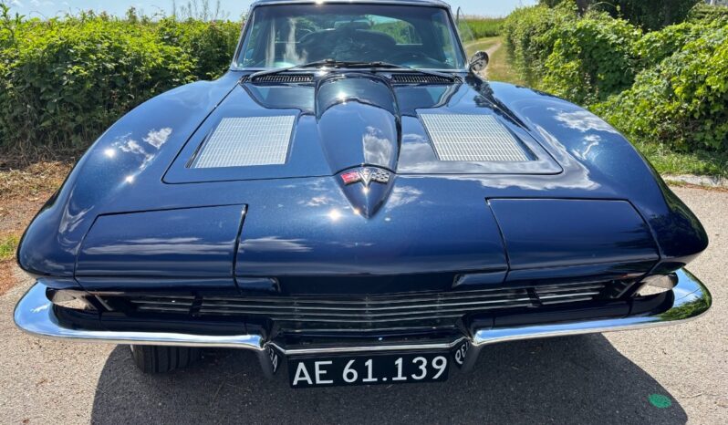 Chevrolet Corvette Sting Ray Coupe full
