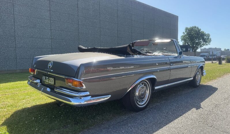 Mercedes-Benz 220-280 (W111) cabriolet full
