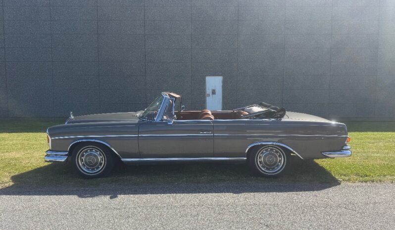 Mercedes-Benz 220-280 (W111) cabriolet full