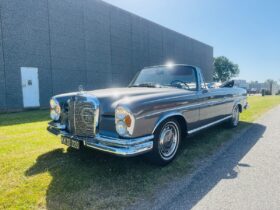 Mercedes-Benz 220-280 (W111) cabriolet