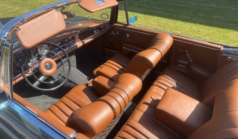 Mercedes-Benz 220-280 (W111) cabriolet full