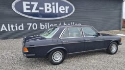 Mercedes-Benz 200-300 (W123) 230E full