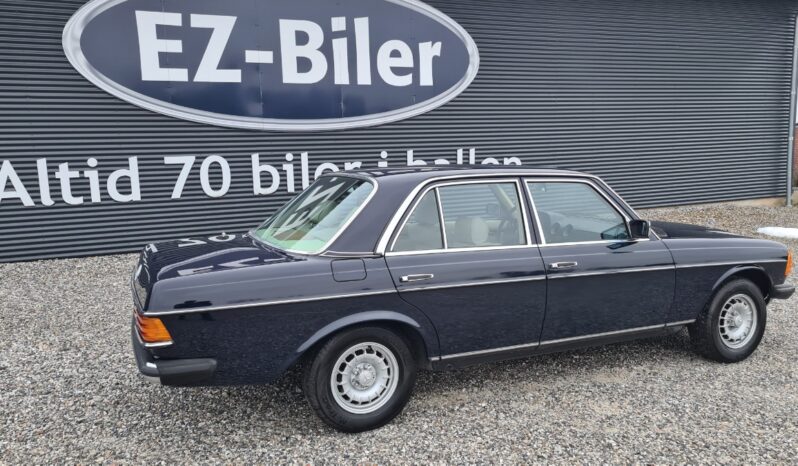 Mercedes-Benz 200-300 (W123) 230E full