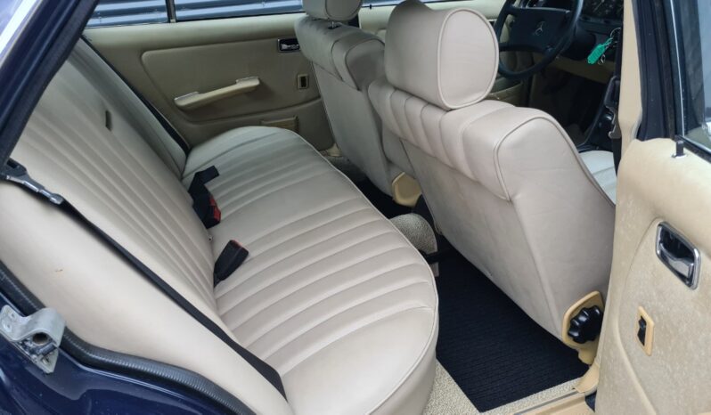 Mercedes-Benz 200-300 (W123) 230E full