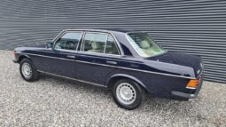 Mercedes-Benz 200-300 (W123) 230E full