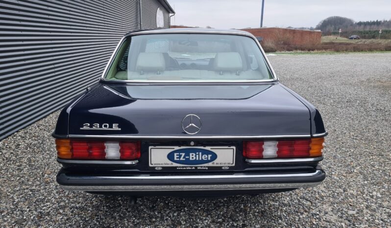 Mercedes-Benz 200-300 (W123) 230E full