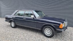 Mercedes-Benz 200-300 (W123) 230E full