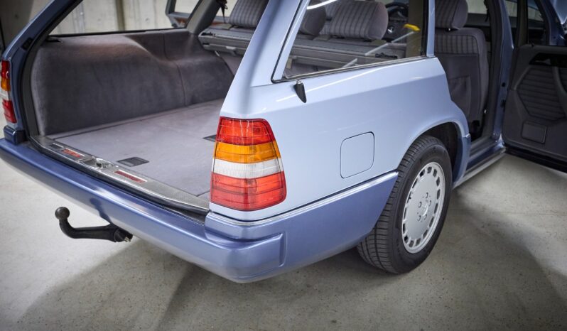 Mercedes-Benz E-Klasse (S124) 230 TE full