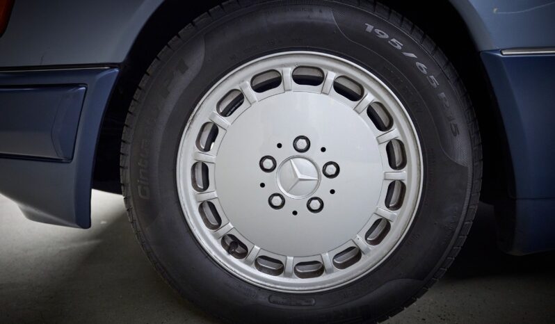 Mercedes-Benz E-Klasse (S124) 230 TE full