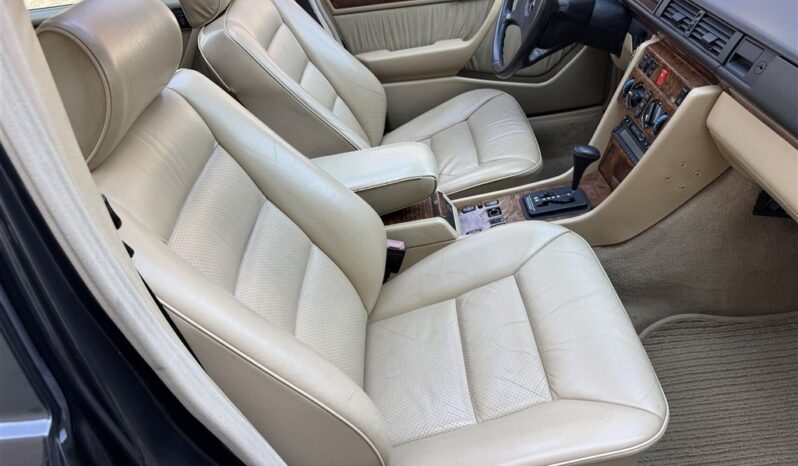 Mercedes-Benz E-Klasse (W124) 300TE 4Matic full
