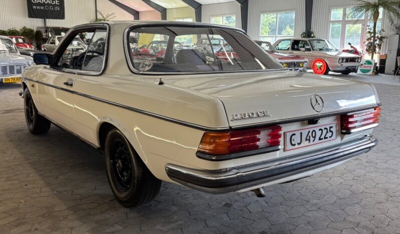 Mercedes-Benz 200-300 (W123) 230 CE aut. 2.3 full
