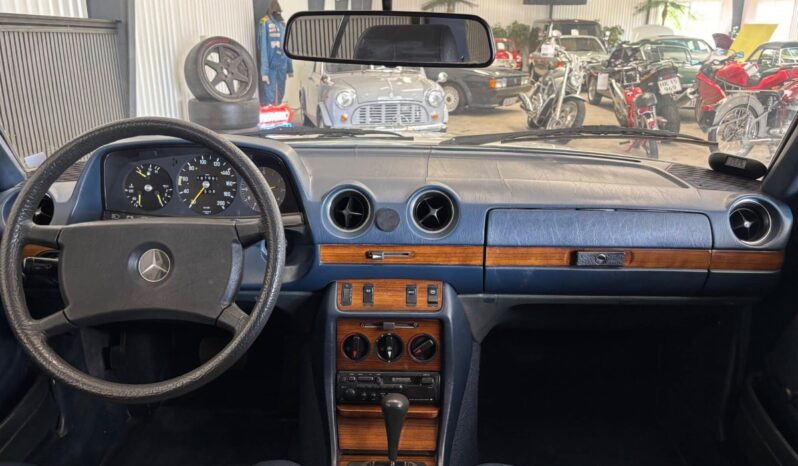 Mercedes-Benz 200-300 (W123) 230 CE aut. 2.3 full
