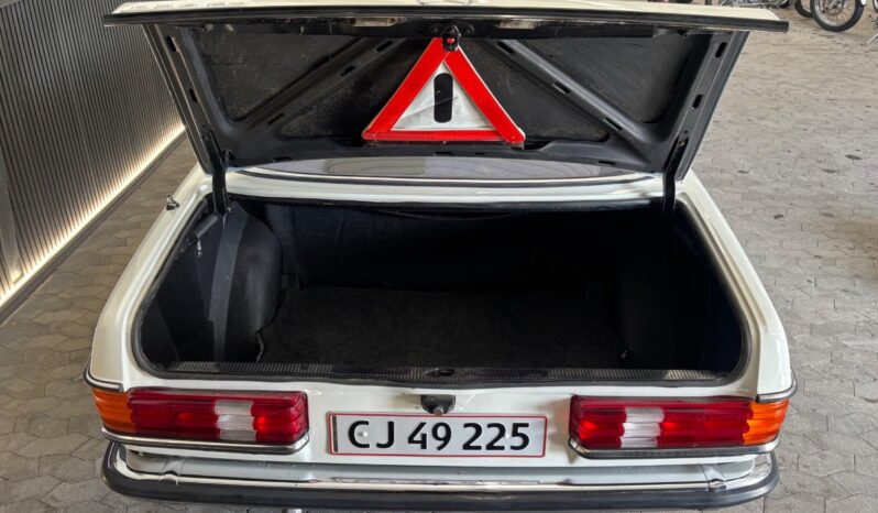 Mercedes-Benz 200-300 (W123) 230 CE aut. 2.3 full