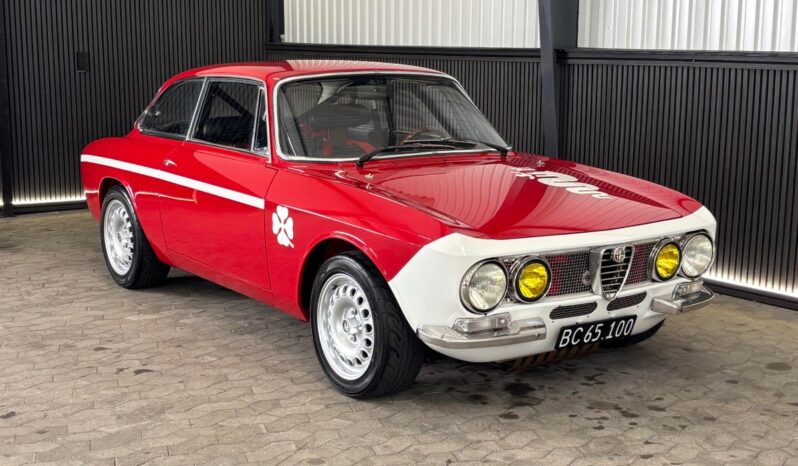 Alfa Romeo GT 1300 Junior full
