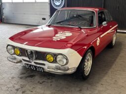 Alfa Romeo GT 1300 Junior full