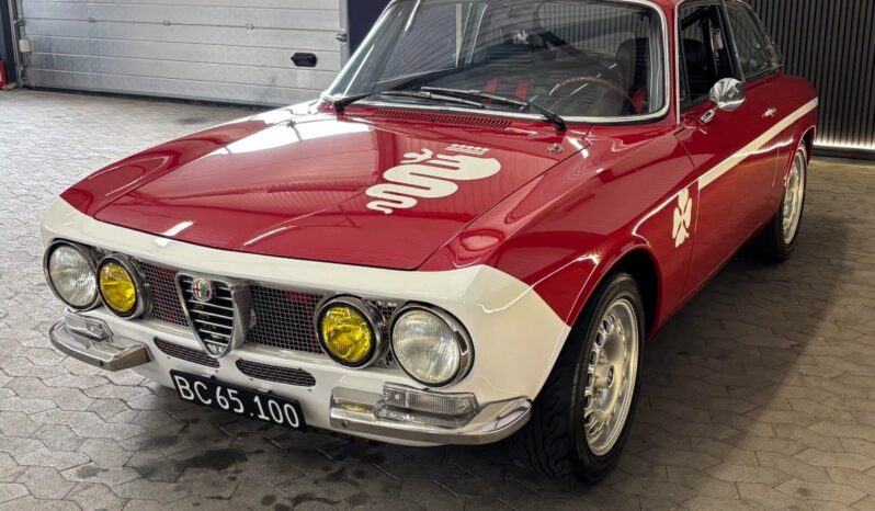 Alfa Romeo GT 1300 Junior full