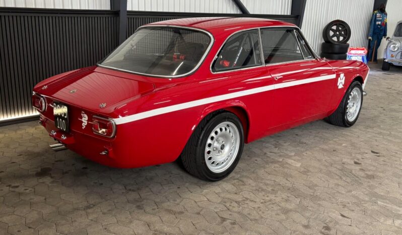 Alfa Romeo GT 1300 Junior full