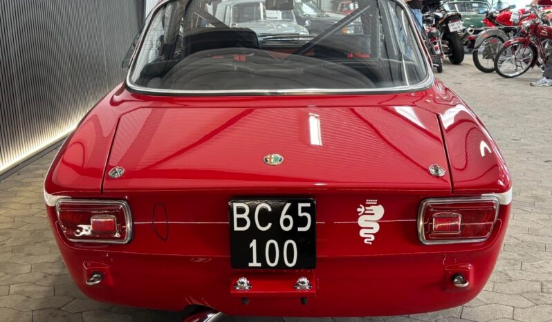 Alfa Romeo GT 1300 Junior full