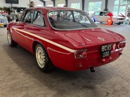 Alfa Romeo GT 1300 Junior full