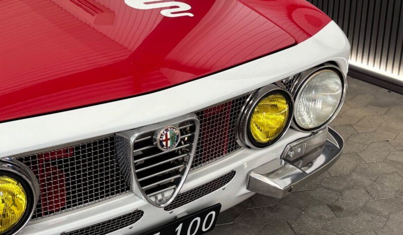 Alfa Romeo GT 1300 Junior full