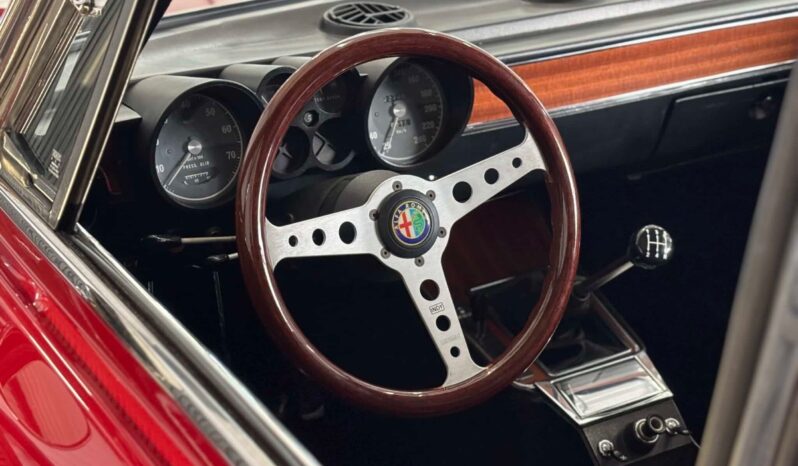Alfa Romeo GT 1300 Junior full